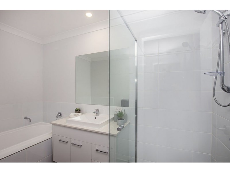 6 8 Morning sun court, Maudsland QLD 4210