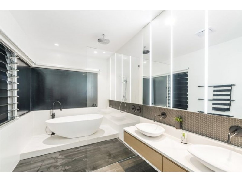 Hope Island QLD 4212