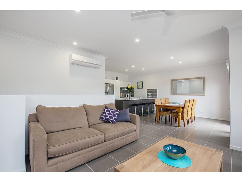 8 Morning Sun Court, Pacific Pines QLD 4211