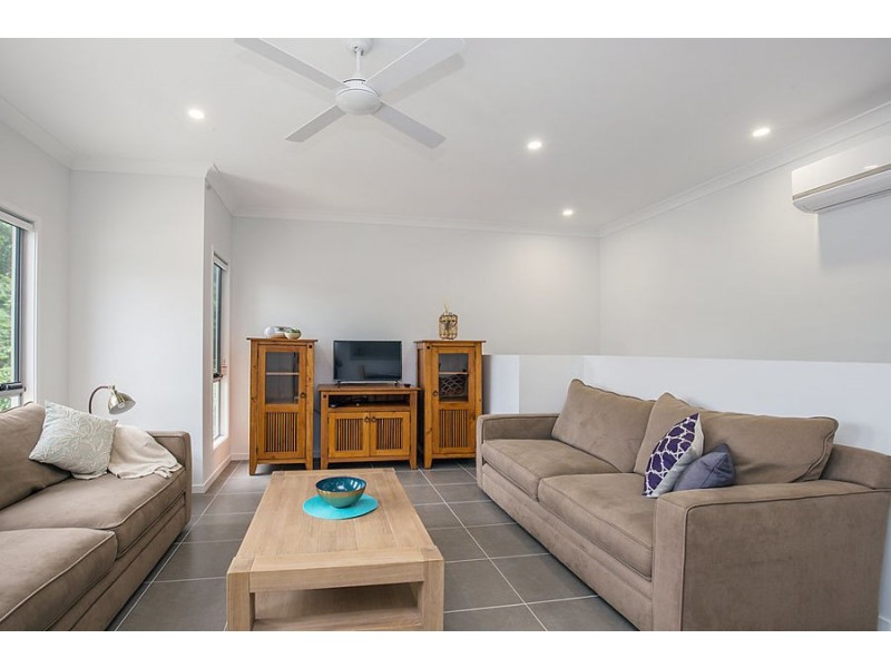 8 Morning Sun Court, Pacific Pines QLD 4211