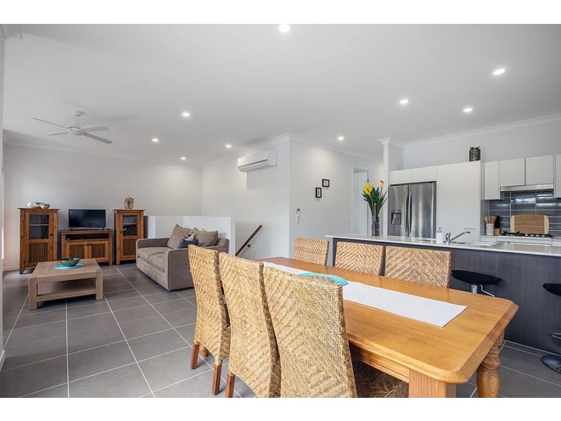 8 Morning Sun Court, Pacific Pines QLD 4211