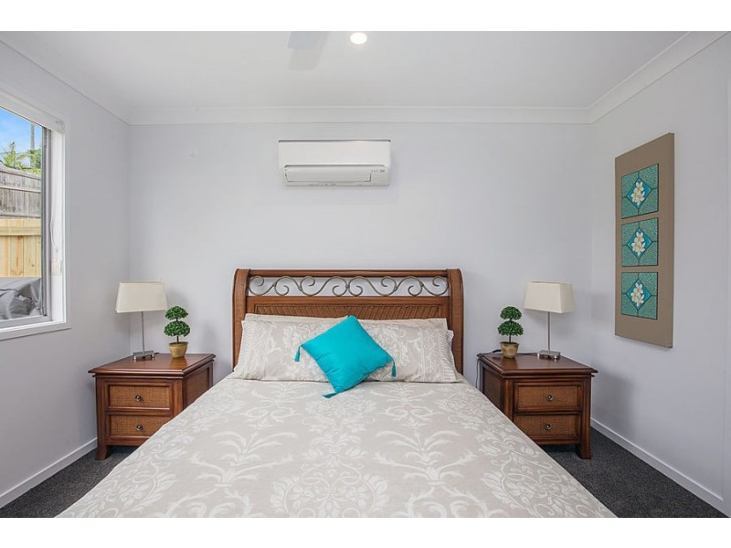 8 Morning Sun Court, Pacific Pines QLD 4211