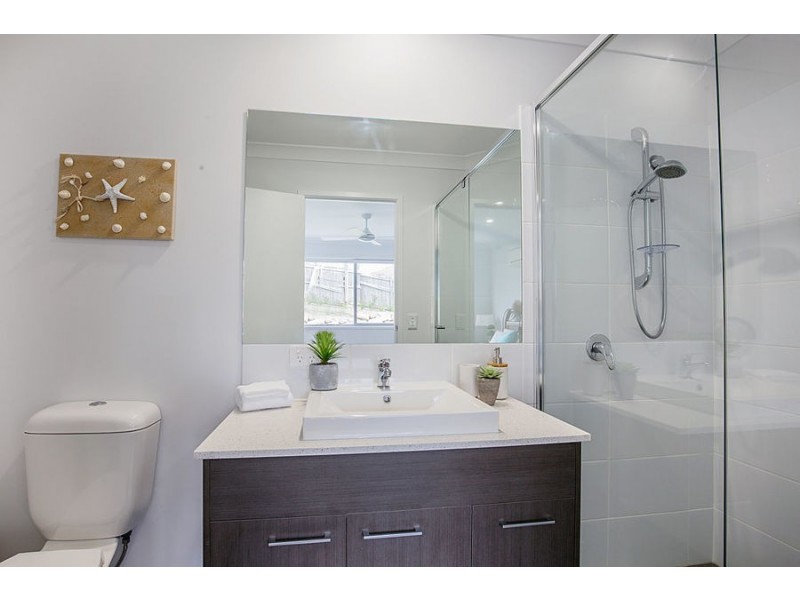 8 Morning Sun Court, Pacific Pines QLD 4211