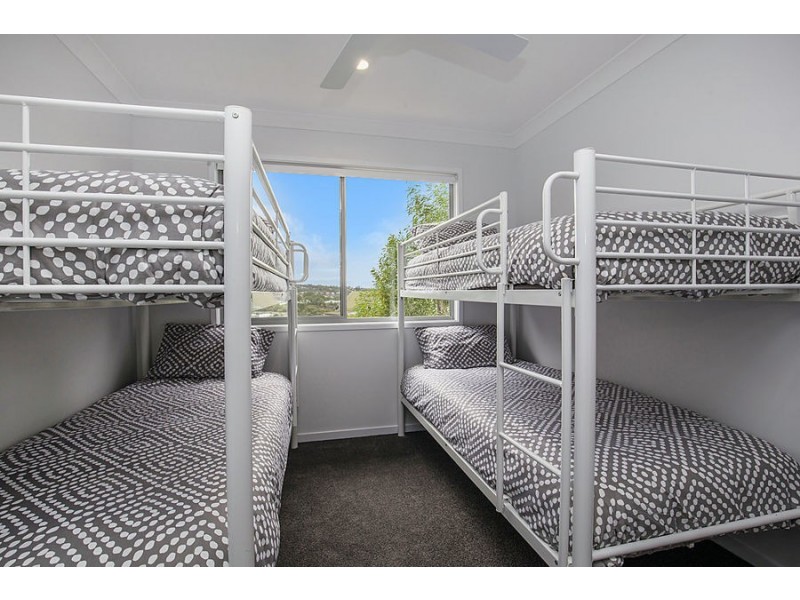 8 Morning Sun Court, Pacific Pines QLD 4211