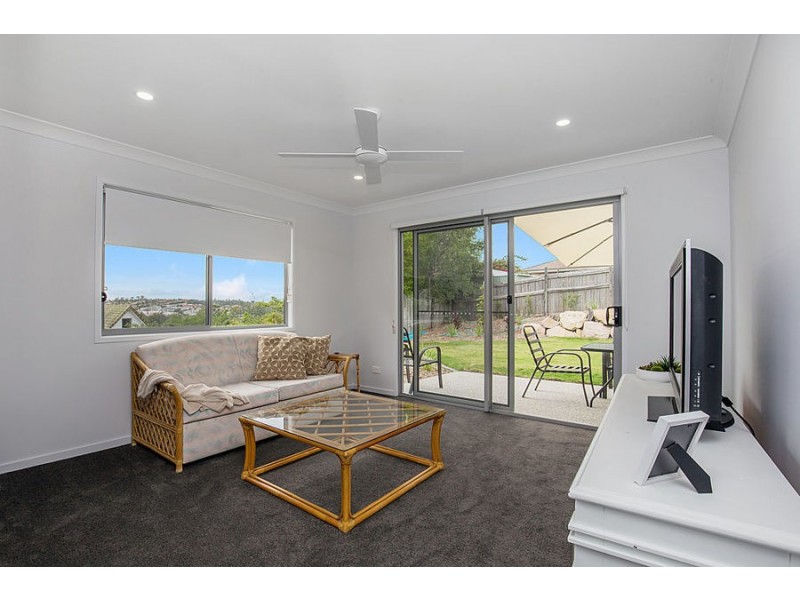 8 Morning Sun Court, Pacific Pines QLD 4211