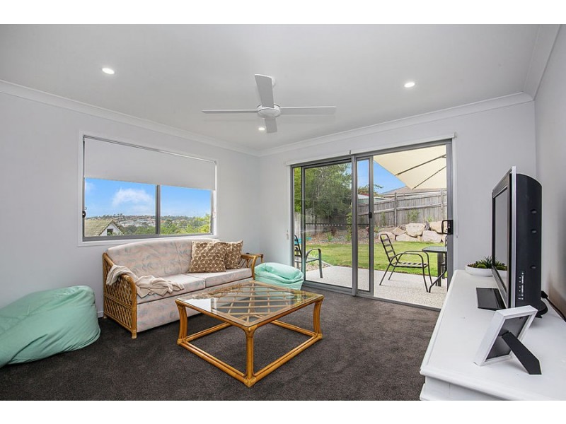 8 Morning Sun Court, Pacific Pines QLD 4211