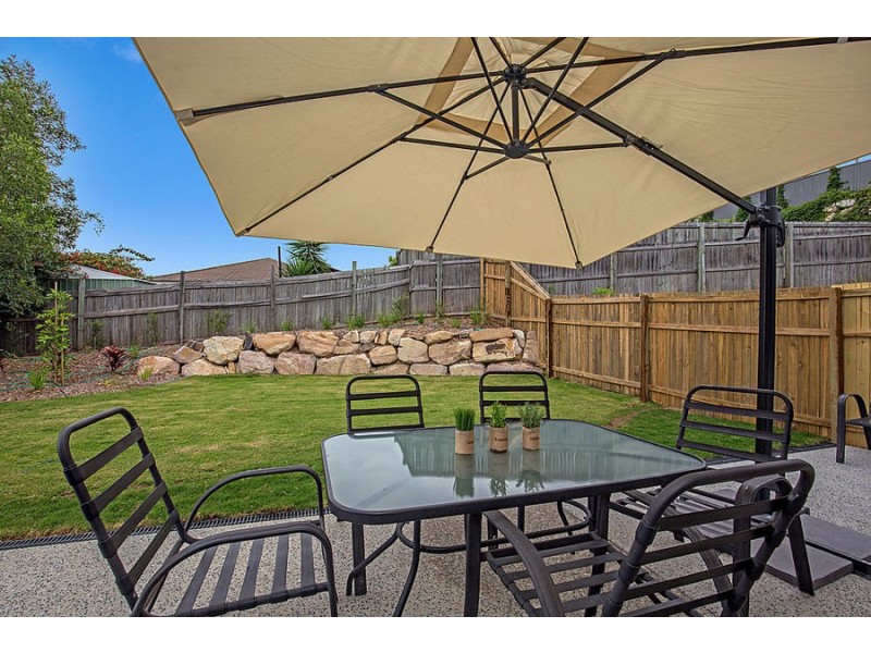 8 Morning Sun Court, Pacific Pines QLD 4211