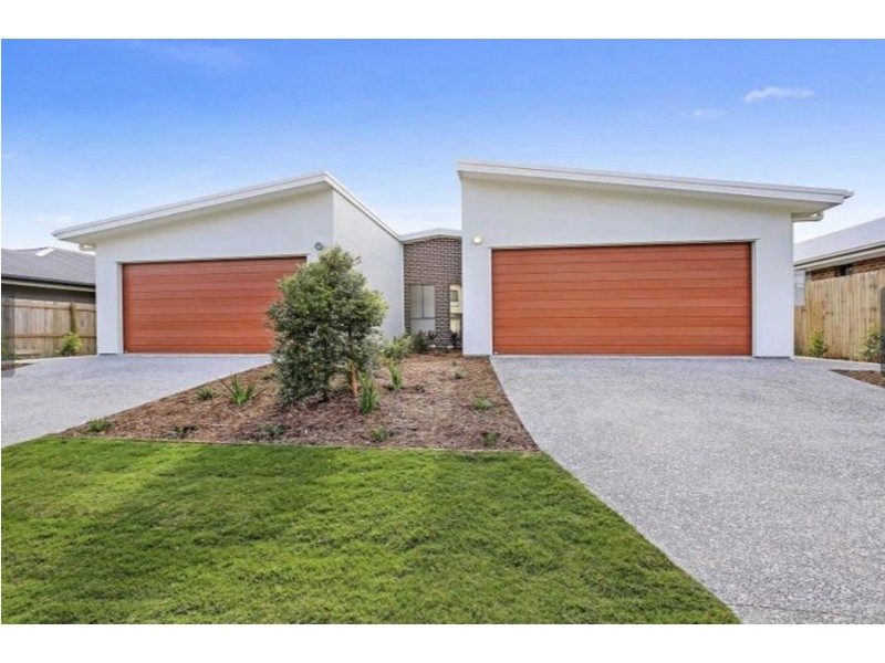 2/8 Xenia street, Pimpama QLD 4209