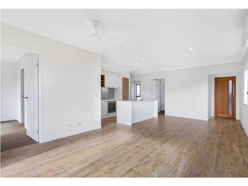 2/8 Xenia street, Pimpama QLD 4209