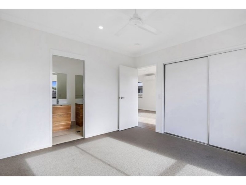 2/8 Xenia street, Pimpama QLD 4209