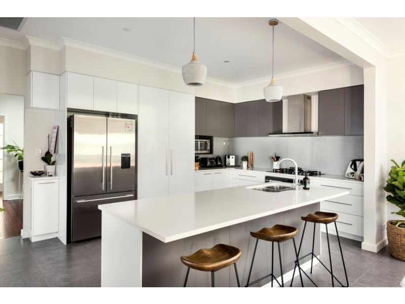 35 Tooranedin Rd, Coomera QLD 4209