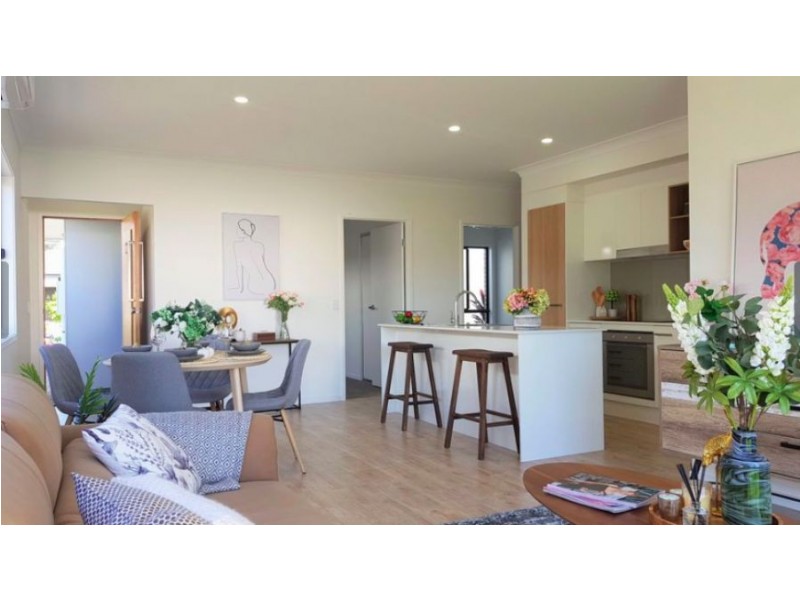 2/8 Xenia street, Pimpama QLD 4209