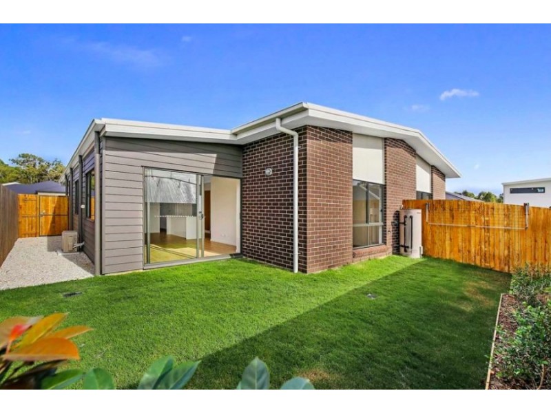 2/8 Xenia street, Pimpama QLD 4209