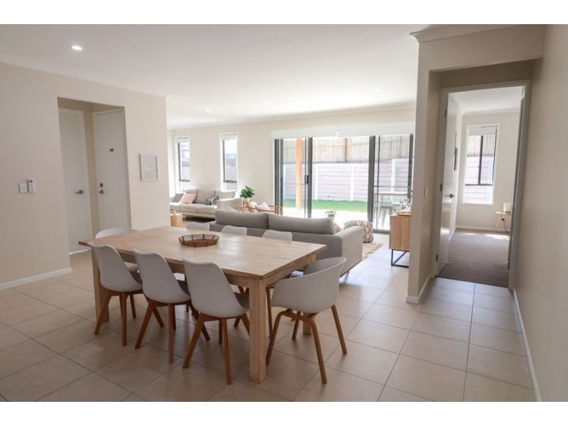 3 GALAH ST, Maudsland QLD 4210