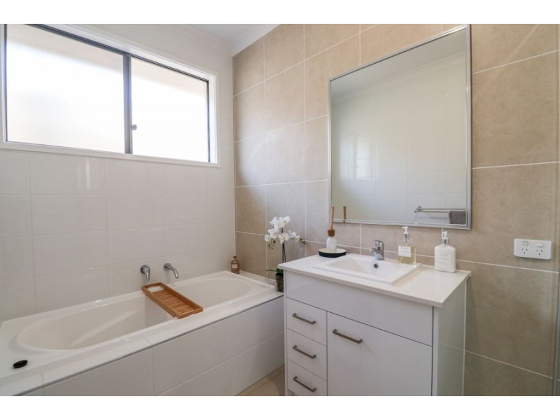 3 GALAH ST, Maudsland QLD 4210
