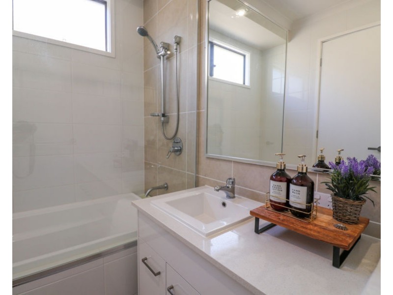 3 GALAH ST, Maudsland QLD 4210