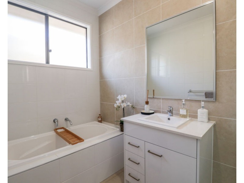 3 GALAH ST, Maudsland QLD 4210