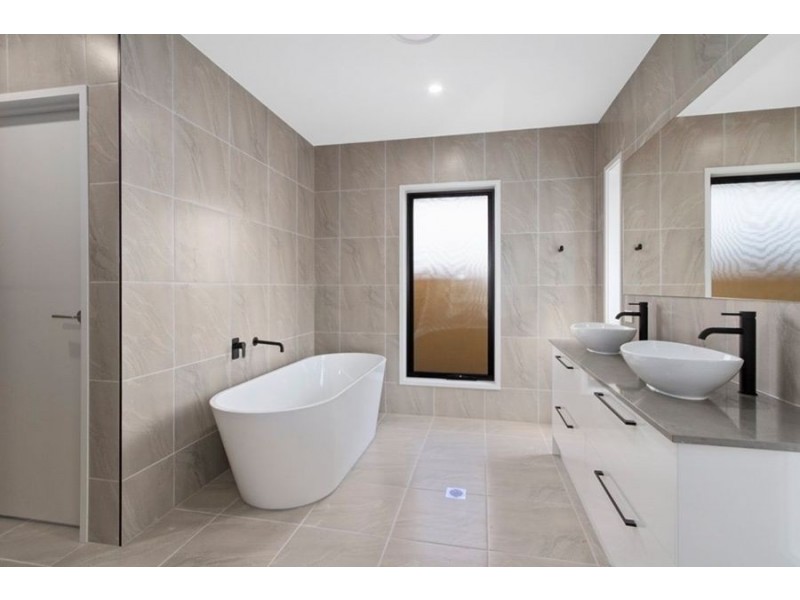 Coomera Waters QLD 4209