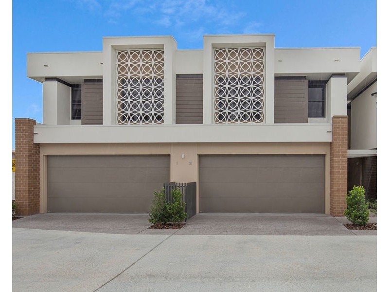 2/37 Sickle Avenue, Hope Island QLD 4212