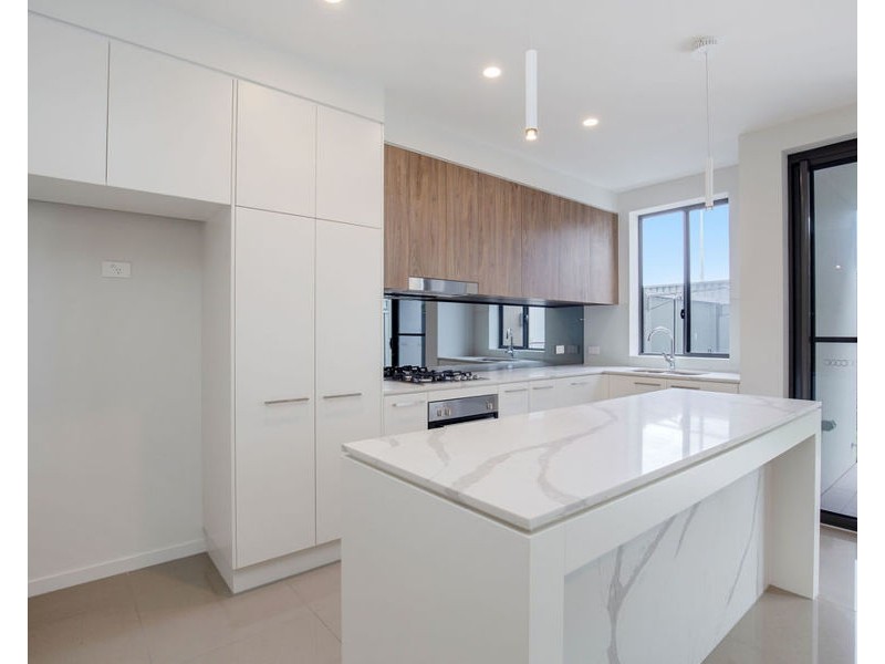 2/37 Sickle Avenue, Hope Island QLD 4212