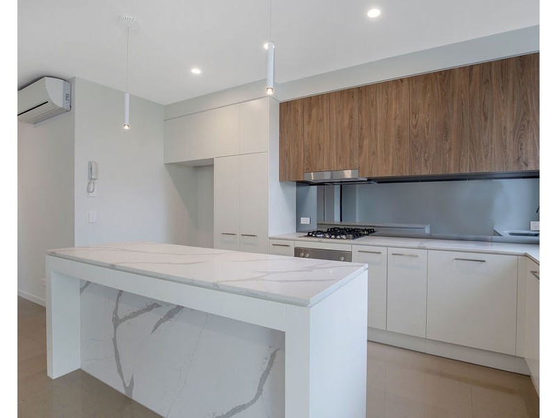 2/37 Sickle Avenue, Hope Island QLD 4212