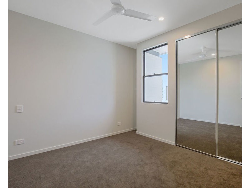 2/37 Sickle Avenue, Hope Island QLD 4212