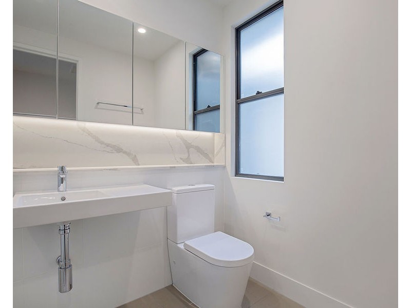 2/37 Sickle Avenue, Hope Island QLD 4212