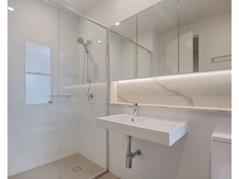 2/37 Sickle Avenue, Hope Island QLD 4212