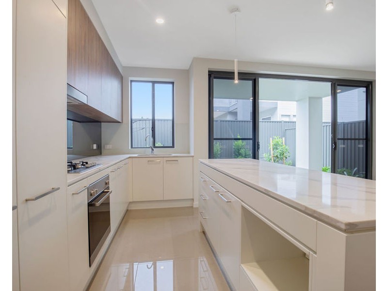 2/37 Sickle Avenue, Hope Island QLD 4212