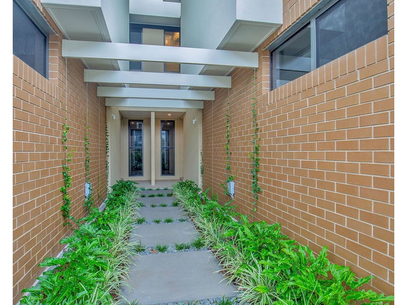 2/37 Sickle Avenue, Hope Island QLD 4212