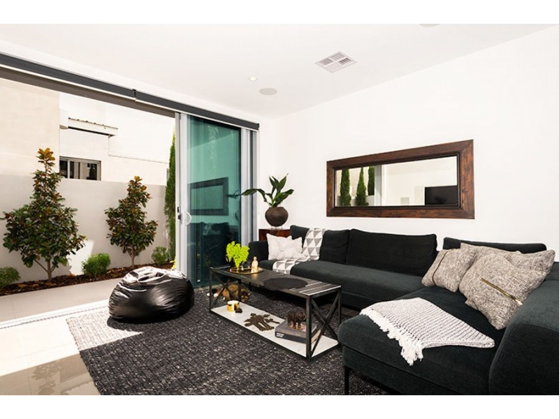 Hope Island QLD 4212