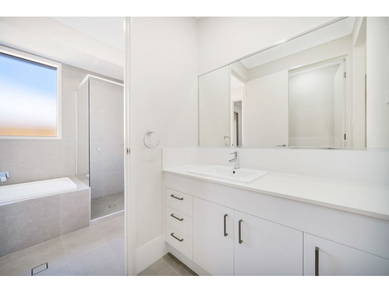 58 McConaghy St, Mitchelton QLD 4053