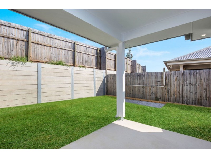 1/71 Village Blvd, Pimpama QLD 4209