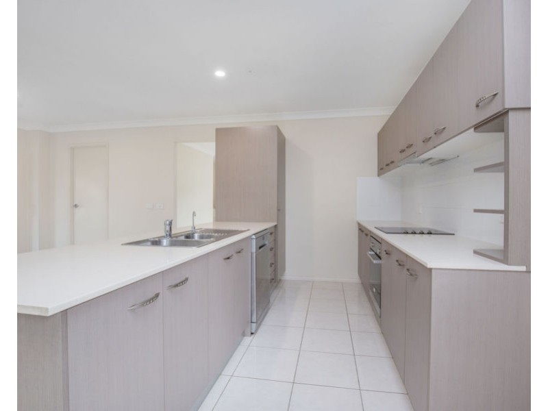 2/6 Morning Sun Court, Maudsland QLD 4210