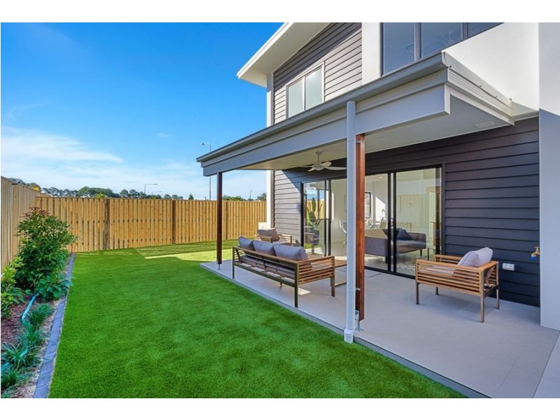 2/35 Sickle Avenue, Hope Island QLD 4212