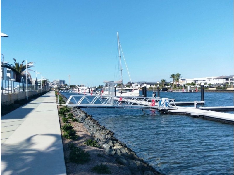 2/35 Sickle Avenue, Hope Island QLD 4212