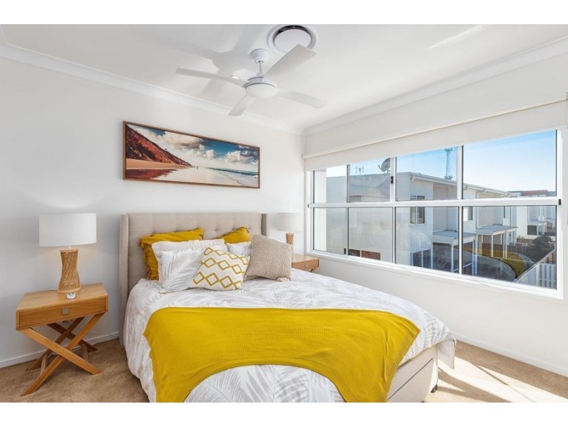 10/6 Park Cove Boulevard, Hope Island QLD 4212