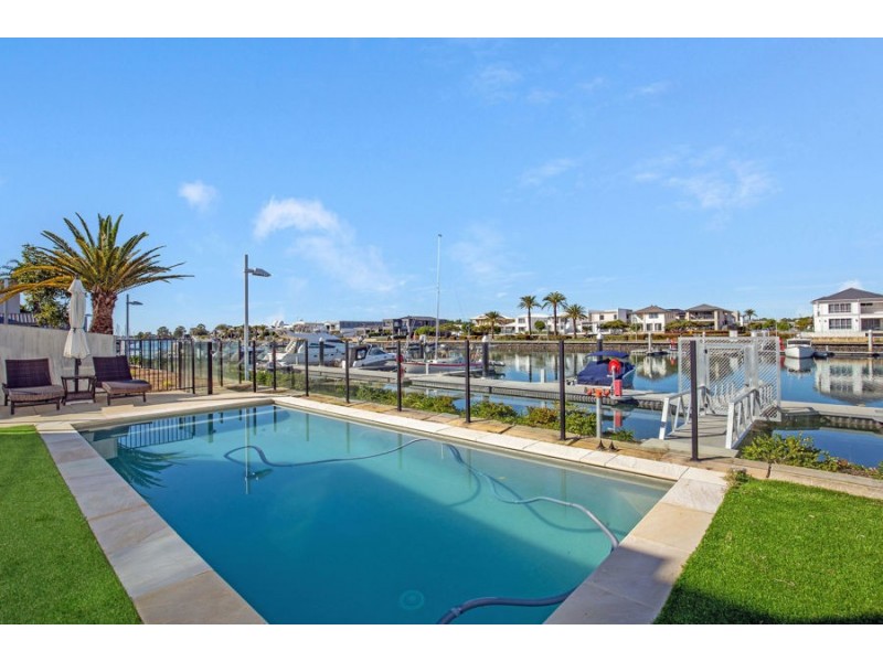 25 Park Cove Blvd, Hope Island QLD 4212