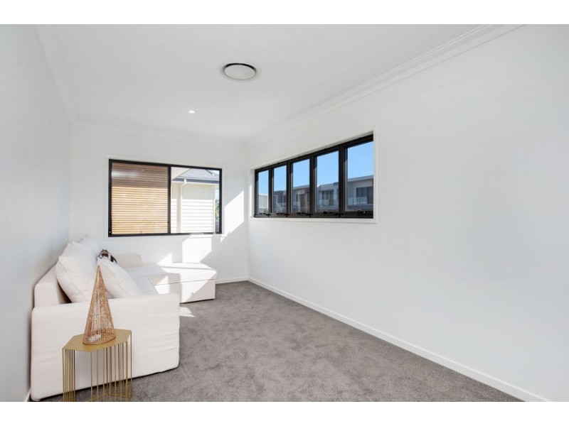 25 Park Cove Blvd, Hope Island QLD 4212