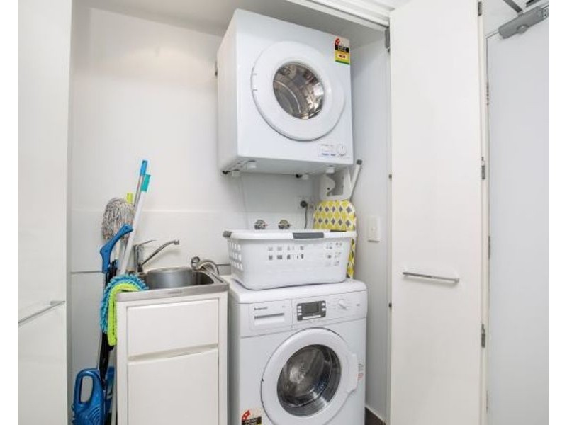 408/20 Labrador Street, Labrador QLD 4215