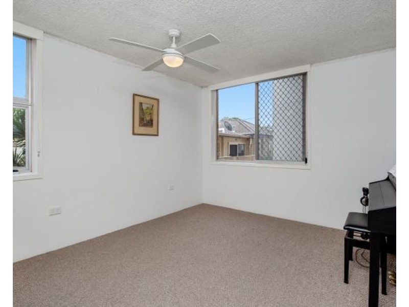 2 8 Riviera Road, Miami QLD 4220