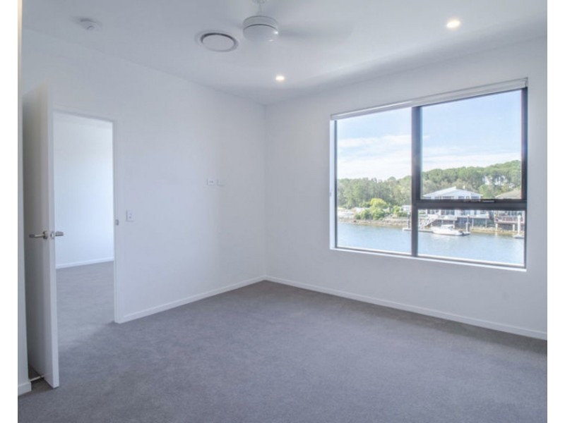 14 Bluewater Court, Hope Island QLD 4212