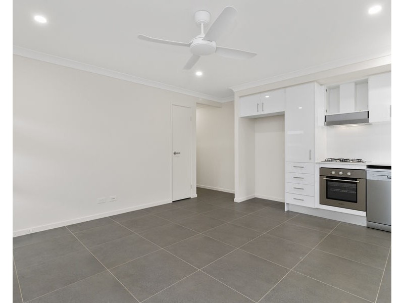 2/90 Dunaden Street, Logan Reserve QLD 4133
