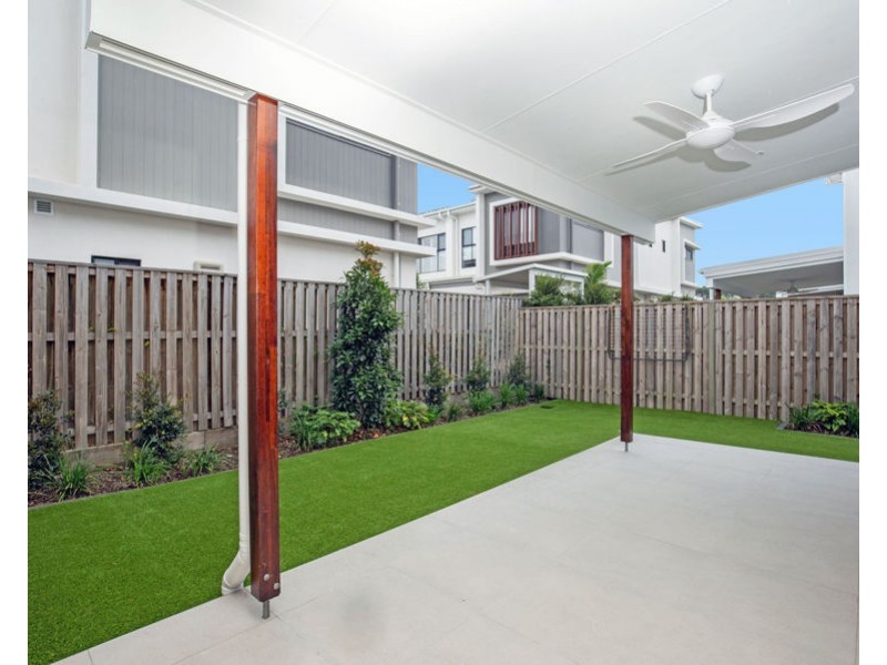 33/35 Sickle Avenue, Hope Island QLD 4212