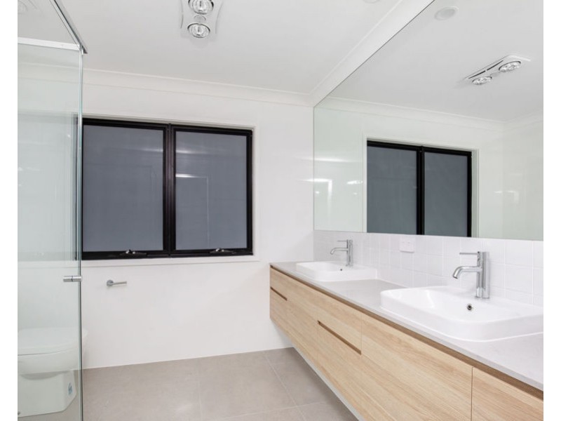 33/35 Sickle Avenue, Hope Island QLD 4212