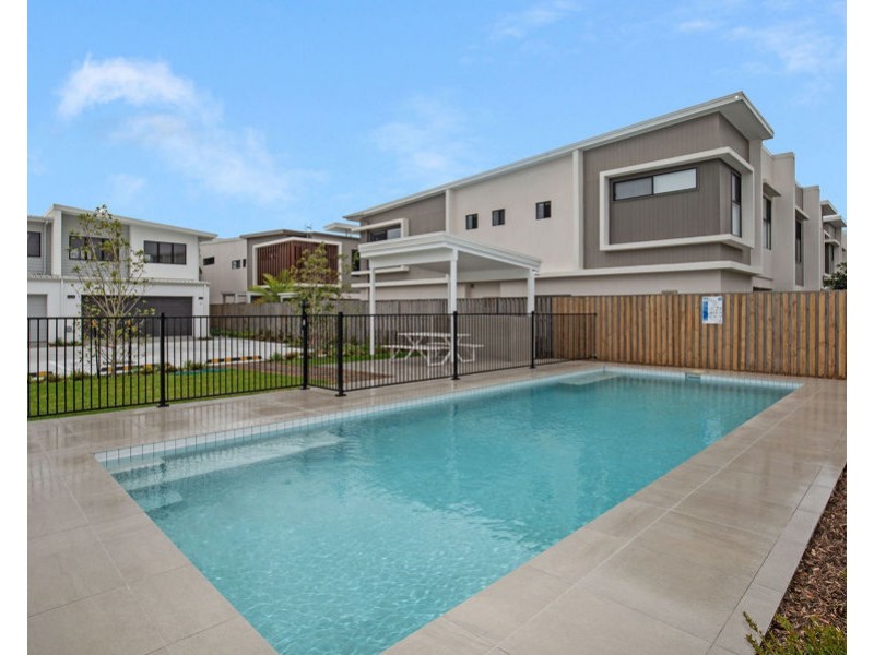 33/35 Sickle Avenue, Hope Island QLD 4212