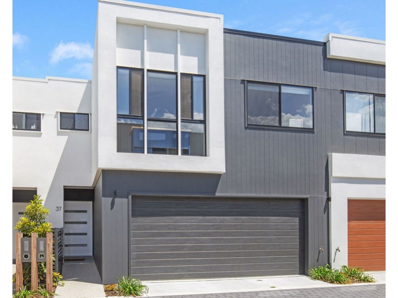 37 7 Angela Way, Pimpama QLD 4209