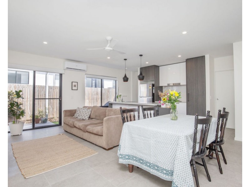 37 7 Angela Way, Pimpama QLD 4209