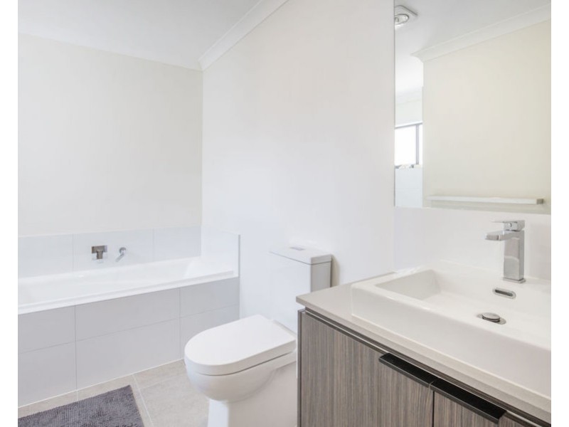 37 7 Angela Way, Pimpama QLD 4209