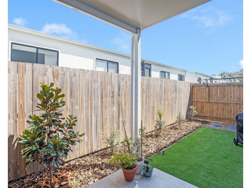 37 7 Angela Way, Pimpama QLD 4209